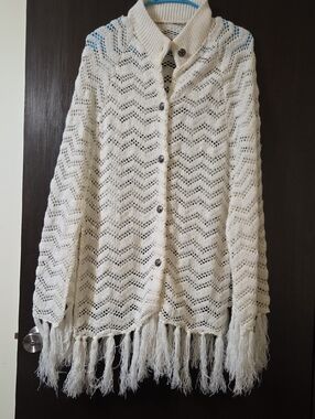 no name brand white Cape with buttons Large